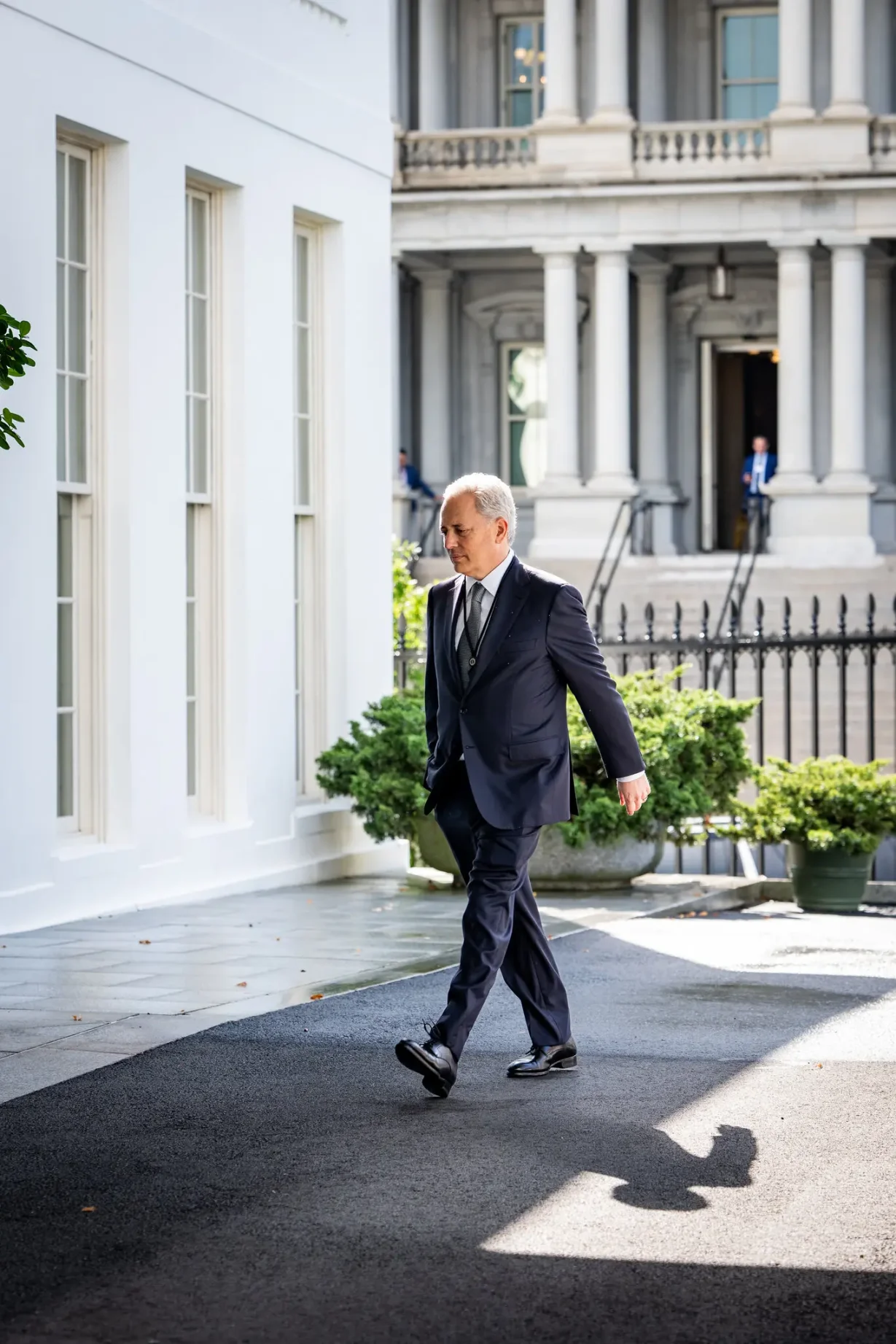 2025120118175043133497